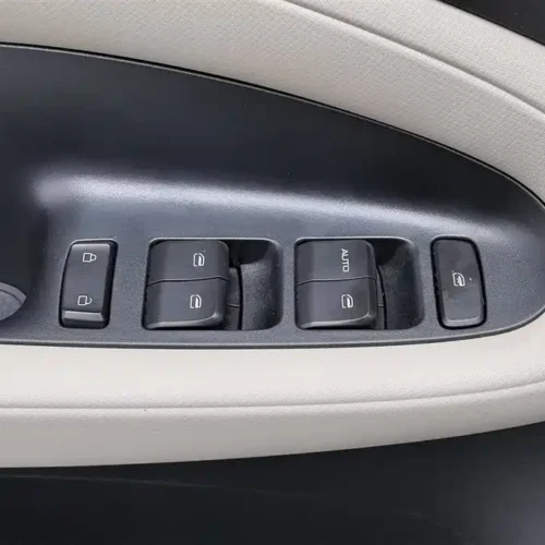 900x675_0_q87_c42_autohomecar__ChtpWGlE82eAKfcPAAHr4e5b-V8141.jpg.webp Used Wuling Bingo 2023 model 203km light model