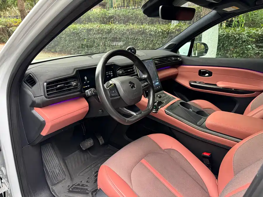 900x675_0_q87_c42_autohomecar__ChtpWGlFDCSAAgHBAAqdF2kjkvE274.jpg.webp Used NIO EC6 2020 430KM Sports Edition