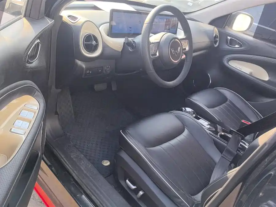 Used Wuling Bingo 2023 model 333km Yuexiang model