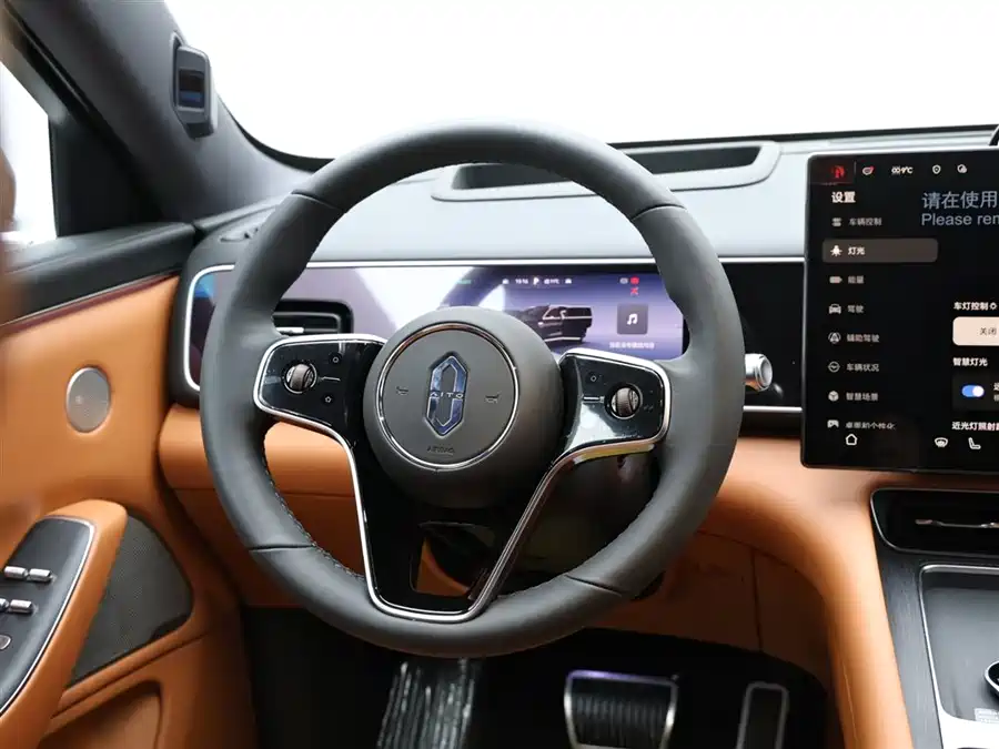 900x675_0_q87_c42_autohomecar__ChtpWGlGUe6AA3v5AAF1uTVE42k170.jpg.webp Used HUAWEI AITO M7 2026 extended range Max four-wheel drive version 6 seats