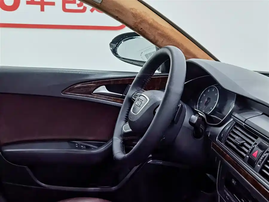 900x675_0_q87_c42_autohomecar__ChtpWGlGr-CAZlqfAAFqN9lW0gk950.jpg.webp Used Audi A6L 2015 TFSI Million Commemorative Intelligent Collar Model