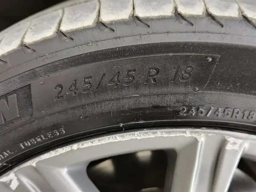 900x675_0_q87_c42_autohomecar__ChtpWGlGr-OAZexQAAIbIkBmzhU758.jpg.webp Used Audi A6L 2015 TFSI Million Commemorative Intelligent Collar Model