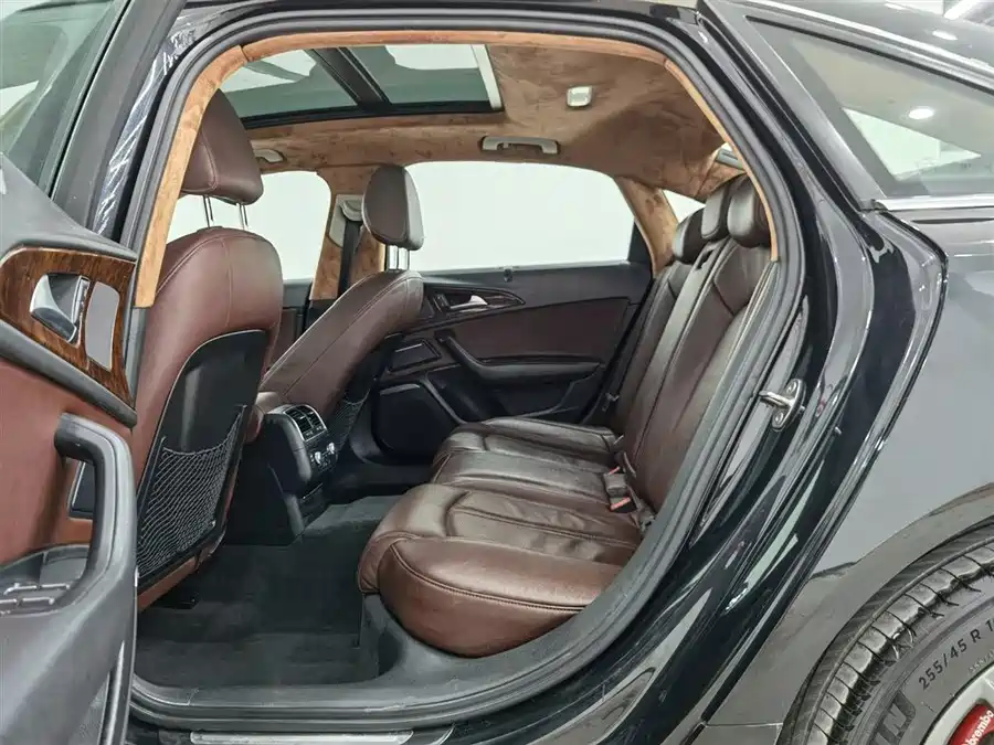 900x675_0_q87_c42_autohomecar__ChtpWGlGr9eAIxgsAAJDVFX5U-4798.jpg.webp Used Audi A6L 2015 TFSI Million Commemorative Intelligent Collar Model