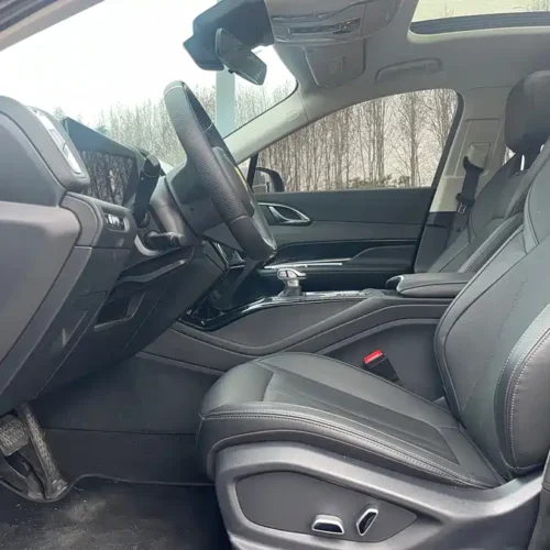 900x675_0_q87_c42_autohomecar__ChtpWGlHu3WAZjVAAAodsdBY8JY736.jpg.webp Used Hongqi HS3 PHEV 2024 115km Jinwei Edition