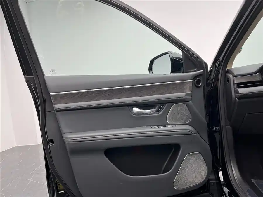 900x675_0_q87_c42_autohomecar__ChtpWGlItiiAPcItAAFjxR29Ue8585.jpg.webp Used HUAWEI AITO M7 2024 1.5T rear drive Plus version 5 seats