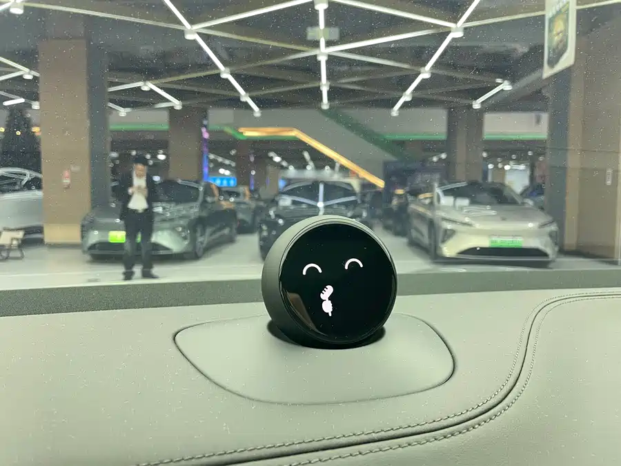 900x675_0_q87_c42_autohomecar__ChtpWGlIwOSAUPQHAAo1-5-qrD8531.jpg.webp Used NIO ET5T 2025 75kWh Touring