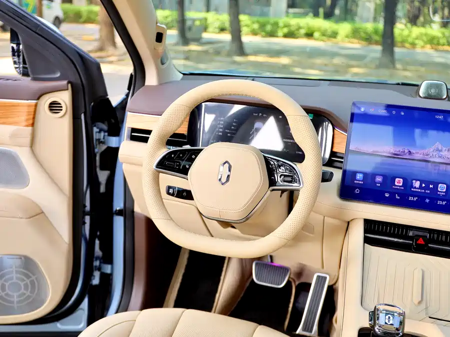 900x675_0_q87_c42_autohomecar__ChtpWGlJCuSAW4O7AAl5aX0AEpM518.jpg.webp Used HUAWEI AITO M7 2024 1.5T Intelligent Driving Four-wheel Drive Max Version 6 Seats