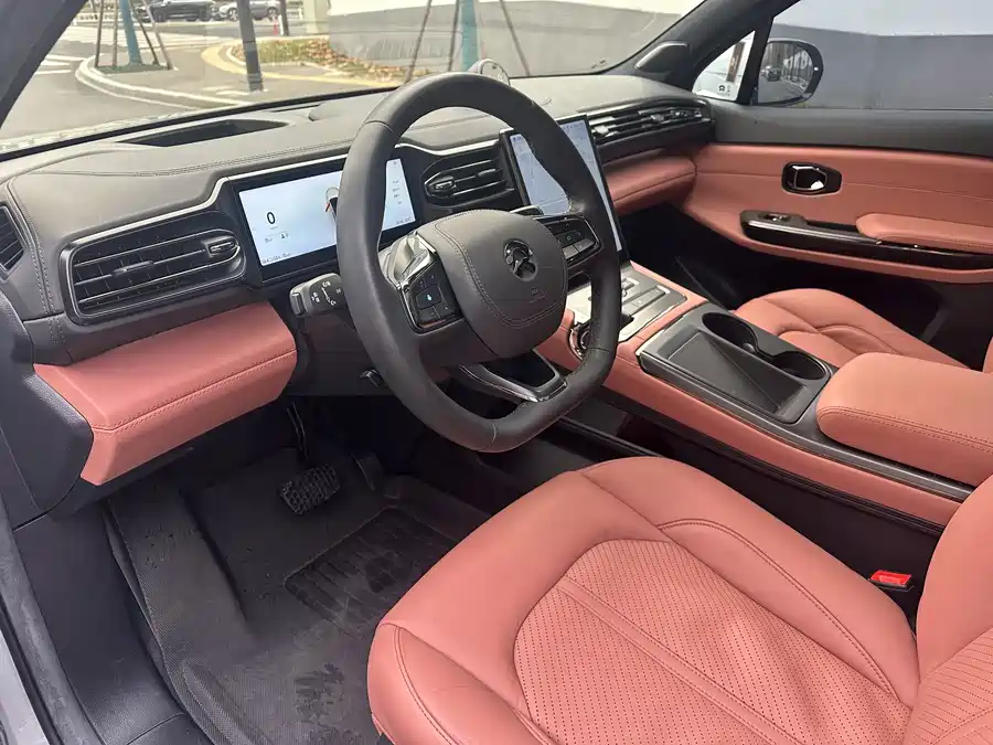 900x675_0_q87_c42_autohomecar__ChtpWGlJF62AZ245AAaWjE-KiNA715.jpg.webp Used NIO EC6 2020 440KM Signature Edition