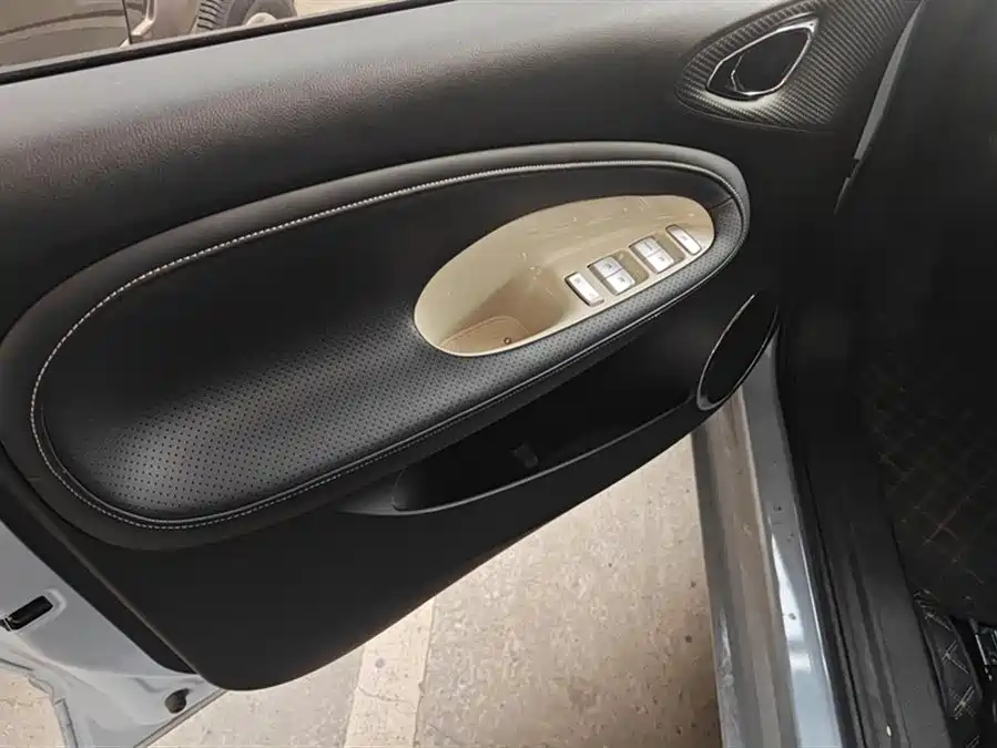 900x675_0_q87_c42_autohomecar__ChtpWGlJM6GAFug2AAFl9zCvSEA488.jpg.webp Used Wuling Bingo 2023 model 410km Lingxi exclusive model