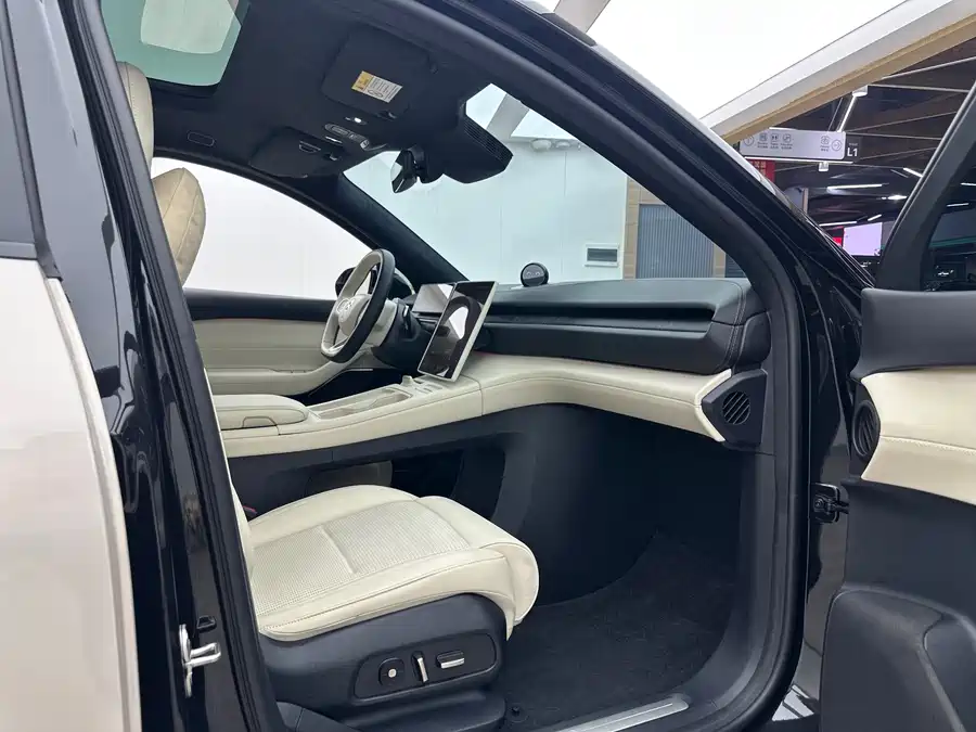 Used NIO ES6 2024 model 75kWh