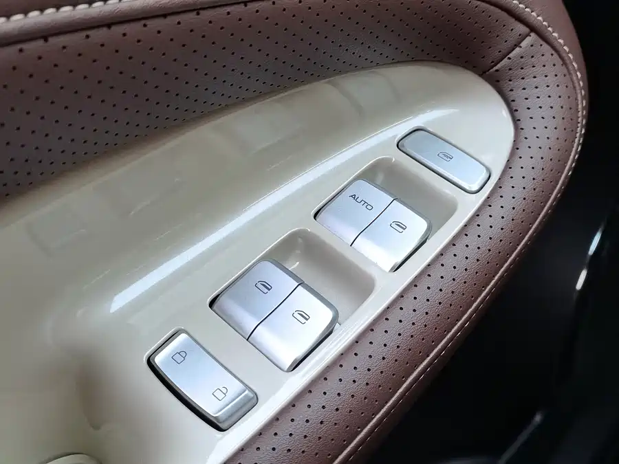 900x675_0_q87_c42_autohomecar__ChtpWGlN9xKAQ45zAAcNDvPheOk768.jpg.webp Used Wuling Bingo 2023 model 410km Lingxi exclusive model