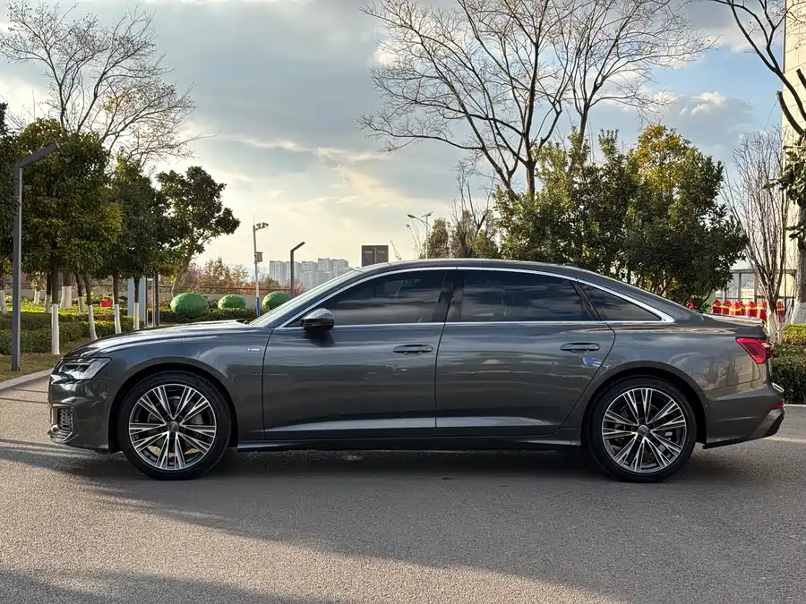 900x675_0_q87_c42_autohomecar__ChtpWGlOV4yACFS5AA6lY0GBTYE059.jpg.webp Used Audi A6L 2020 45 TFSI quattro exclusive dynamic model