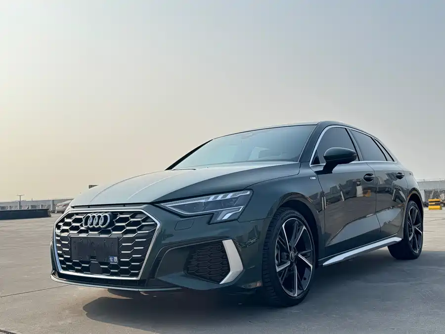 900x675_0_q87_c42_autohomecar__ChtpWGlQnJWAMeTOAAXbUBYRK1k300.jpg.webp Used Audi A3 2022 Sportback 35 TFSI stylish and sporty