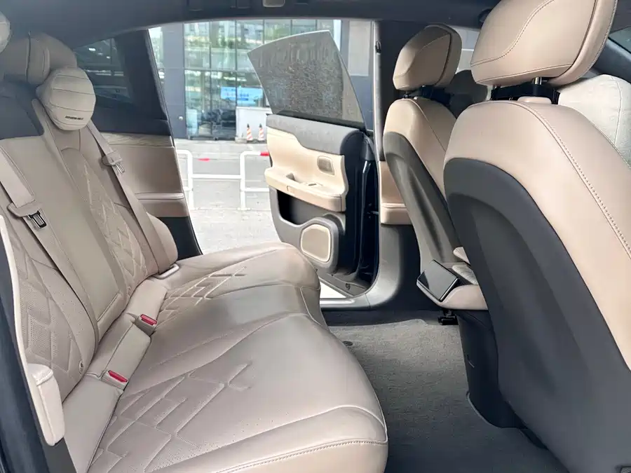 900x675_0_q87_c42_autohomecar__ChxkPmf3FRqACDAwAAfb9zexEBM692.jpg.webp Used NIO ET7 2022 model 100kWh first edition