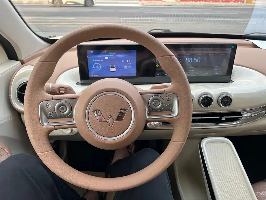 900x675_0_q87_c42_autohomecar__ChxpV2iouFuAZ7DYAAi94esi6LM100.jpg.webp Used Wuling Bingo 2025 model 333km Yuexiang model