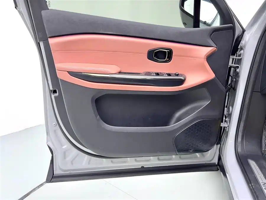 900x675_0_q87_c42_autohomecar__ChxpV2k1O2mAX-LfAAF6vgsLv7E272.jpg.webp Used NIO EC6 2020 465KM Sports Edition