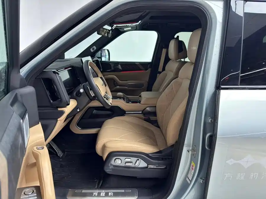 900x675_0_q87_c42_autohomecar__ChxpV2k2LeKAfRXFAAHPa6t5FSU740.jpg.webp Used BYD Leopard 8 2025 Zhiyong flagship version 7 seats