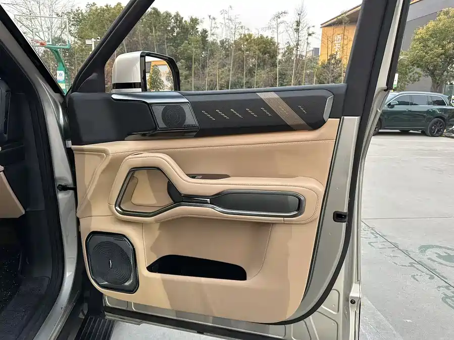 Used BYD Leopard 8 2025 Zhiyong flagship version 6 seats