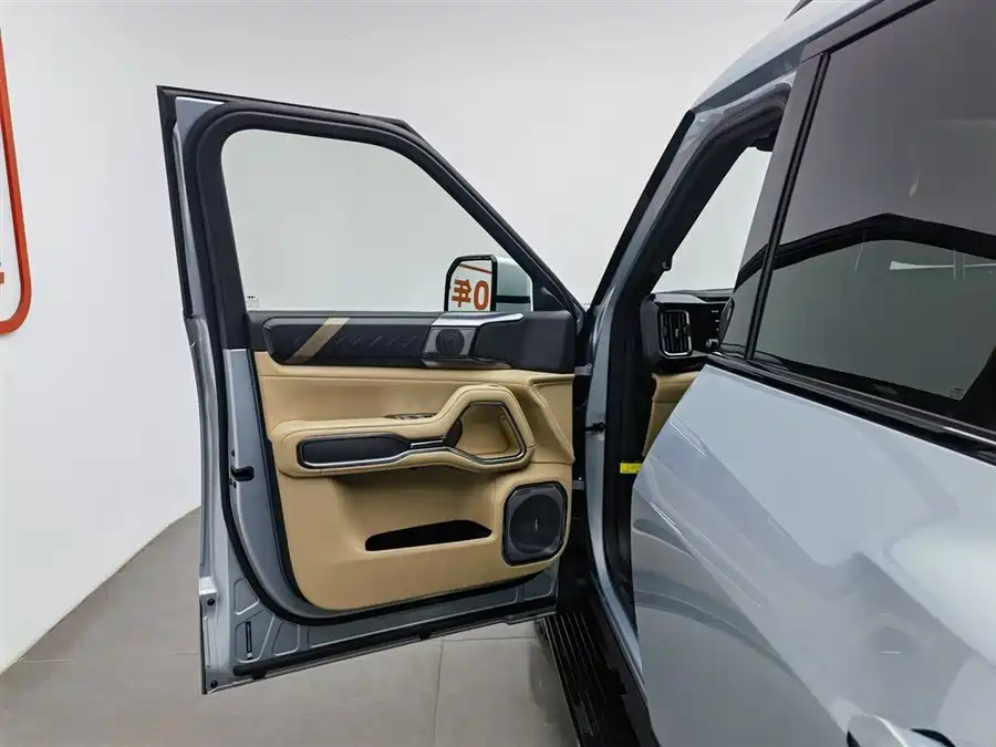 900x675_0_q87_c42_autohomecar__ChxpV2k6XRiAMZyuAAFYGtXelmc717.jpg.webp Used BYD Leopard 8 2025 Zhiyong flagship version 7 seats