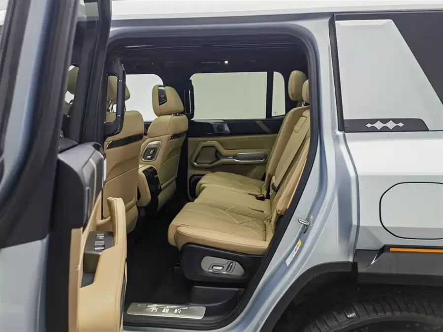 900x675_0_q87_c42_autohomecar__ChxpV2k6XRuAHqruAAGDLgdebDA164.jpg.webp Used BYD Leopard 8 2025 Zhiyong flagship version 7 seats