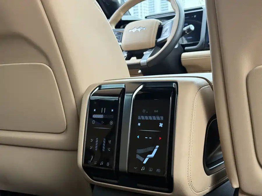 Used BYD Leopard 8 2025 Zhiyong flagship version 7 seats