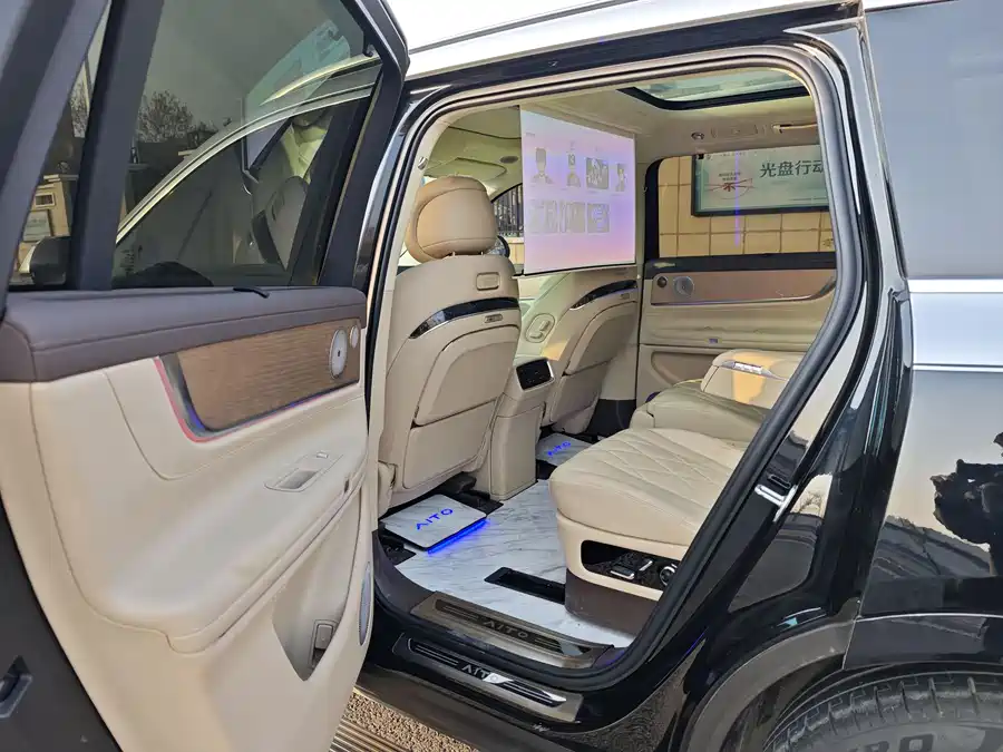 Used AITO M9 2024 extended range Ultra version 42kWh 6-seater version
