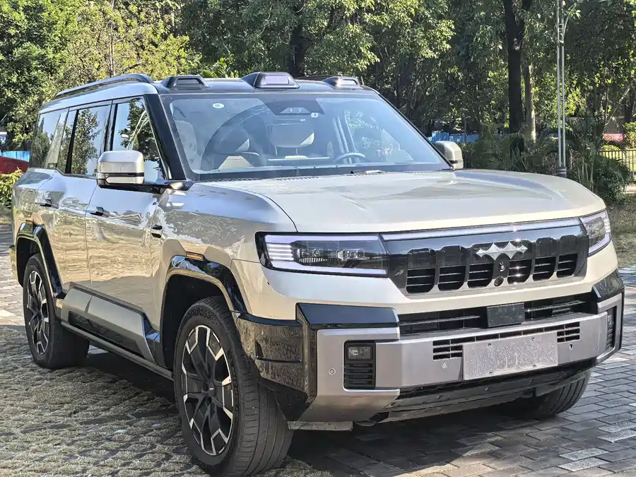 900x675_0_q87_c42_autohomecar__ChxpV2k6j_mACimFAAohrrWTPuU092.jpg.webp Used BYD Leopard 8 2025 Zhiyong flagship version 7 seats