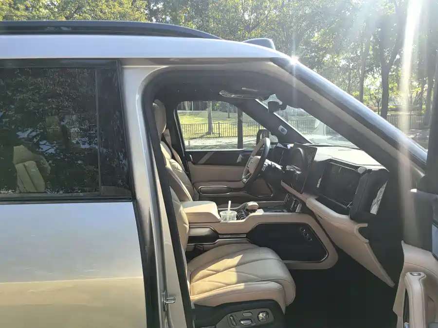 900x675_0_q87_c42_autohomecar__ChxpV2k6kAqAJC7kAAWUWexJ8wo817.jpg.webp Used BYD Leopard 8 2025 Zhiyong flagship version 7 seats