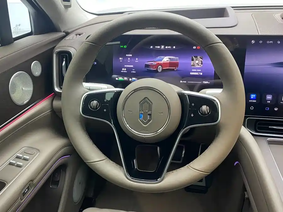 Used AITO M9 2025 extended range Ultra version 52kWh 6-seater version