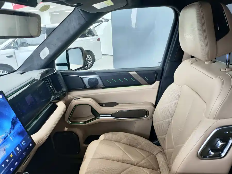900x675_0_q87_c42_autohomecar__ChxpV2kDCHKAUWm4AAbUTtuPpfQ927.jpg.webp Used BYD Leopard 8 2025 Zhiyong flagship version 7 seats