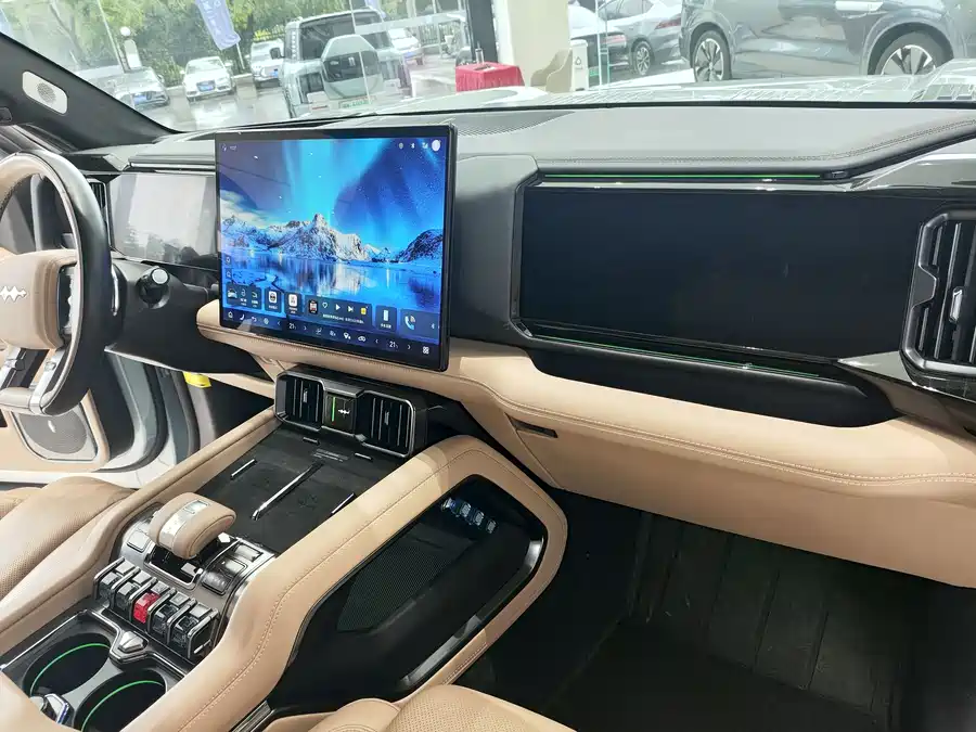 900x675_0_q87_c42_autohomecar__ChxpV2kDCHiATigPAAi9AgRM5PM023.jpg.webp Used BYD Leopard 8 2025 Zhiyong flagship version 7 seats