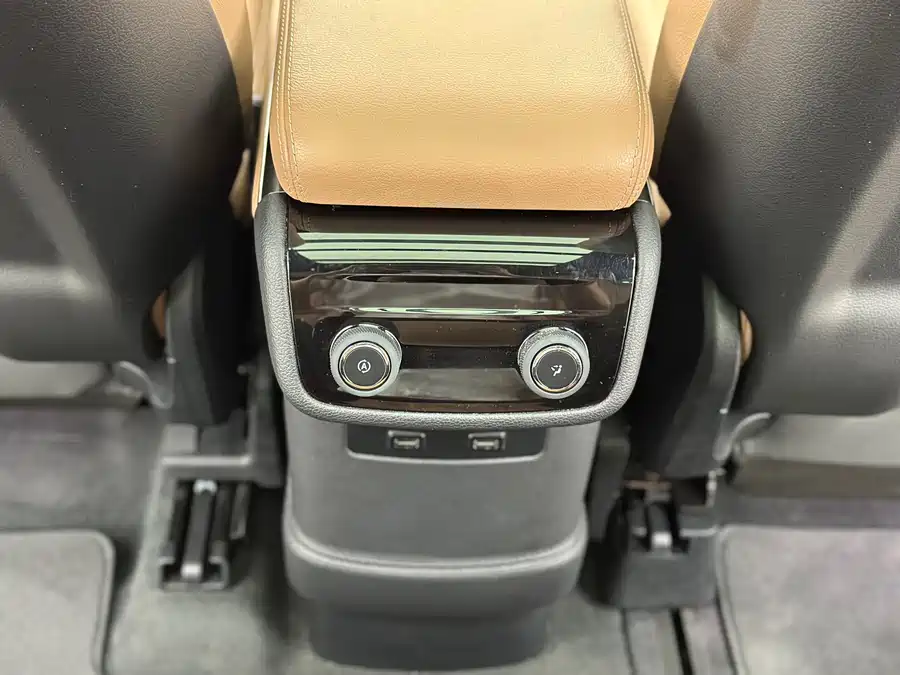 900x675_0_q87_c42_autohomecar__ChxpV2kQB3CAX01HAAdULmu8eD8479.jpg.webp Used NIO ES8 2020 450KM seven-seater version