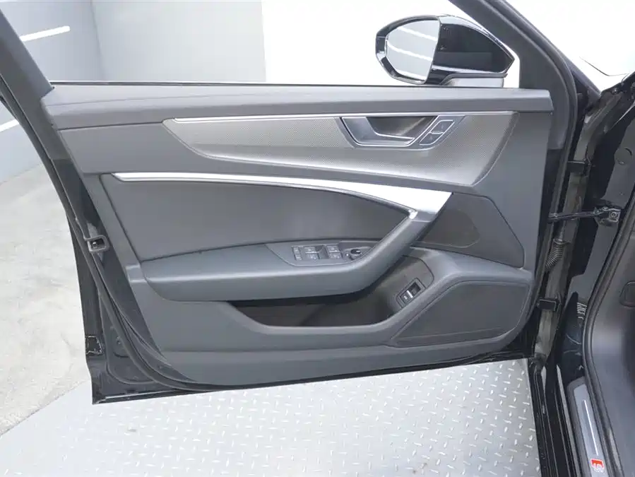 900x675_0_q87_c42_autohomecar__ChxpV2kRfNCAMaW6AAFf1YgEAvY955.jpg.webp Used Audi A6L 2023 45 TFSI Premium Dynamic Model