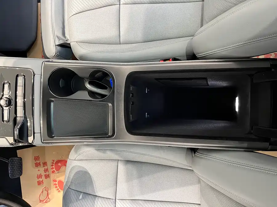 900x675_0_q87_c42_autohomecar__ChxpV2kRlCCAa42zAAyVEqvgDz4128.jpg.webp Used NIO ES8 2020 415KM six-seater version