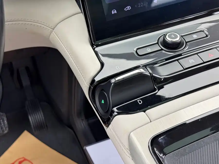 900x675_0_q87_c42_autohomecar__ChxpV2kT9O-AZ80tAAgN9isa_Vc402.jpg.webp Used NIO ES8 2018 Founder Edition