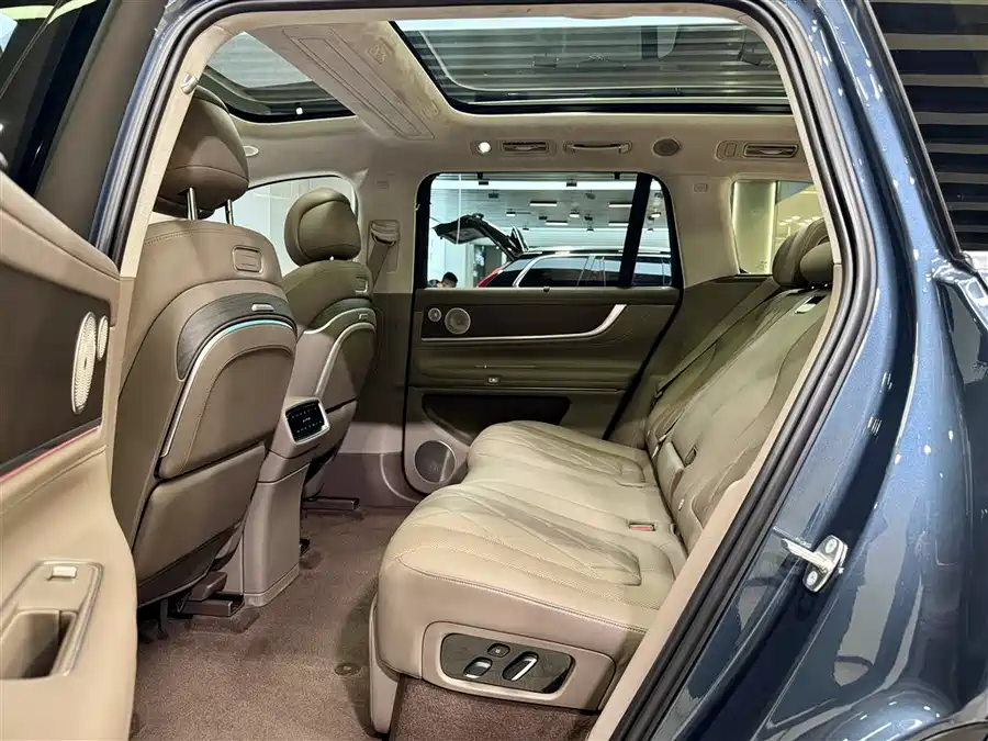 900x675_0_q87_c42_autohomecar__ChxpV2kVRp6ALtYhAAKH03g7L9I501.jpg.webp Used AITO M9 2024 extended range Ultra version 52kWh 5-seater version