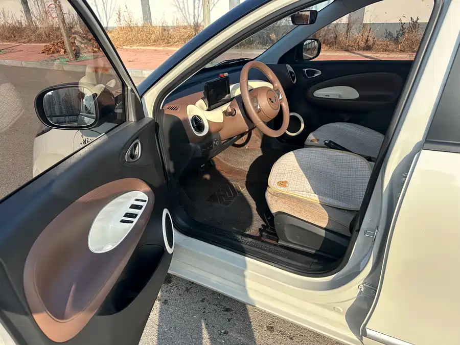 900x675_0_q87_c42_autohomecar__ChxpV2k_eg-ANGijAAom0eJ55LU990.jpg.webp Used Wuling Bingo 2025 model 203km light model