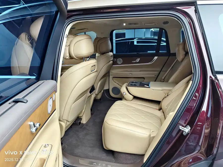 Used AITO M9 2025 extended range Ultra version 52kWh 5-seater version