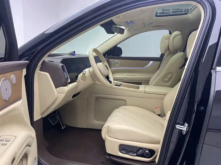 900x675_0_q87_c42_autohomecar__ChxpV2k_hJGAQ-g1AAG-xBgUny8353.jpg.webp Used AITO M9 2025 extended range Max version 52kWh 6-seater version