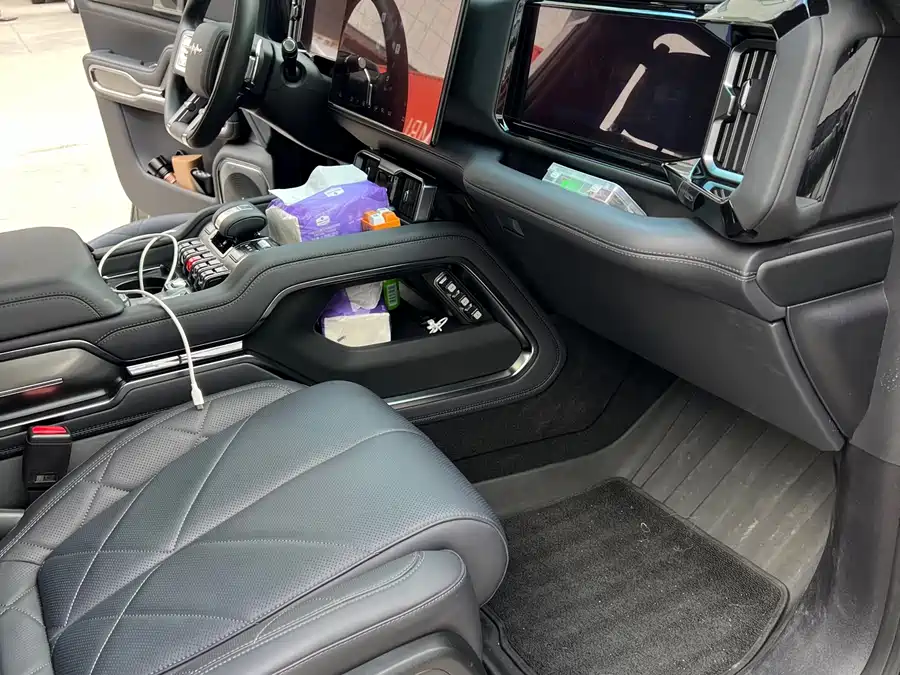 900x675_0_q87_c42_autohomecar__ChxpV2kazIOATvYpAAstq4k8blI334.jpg.webp Used BYD Leopard 8 2025 Zhiyong flagship version 7 seats