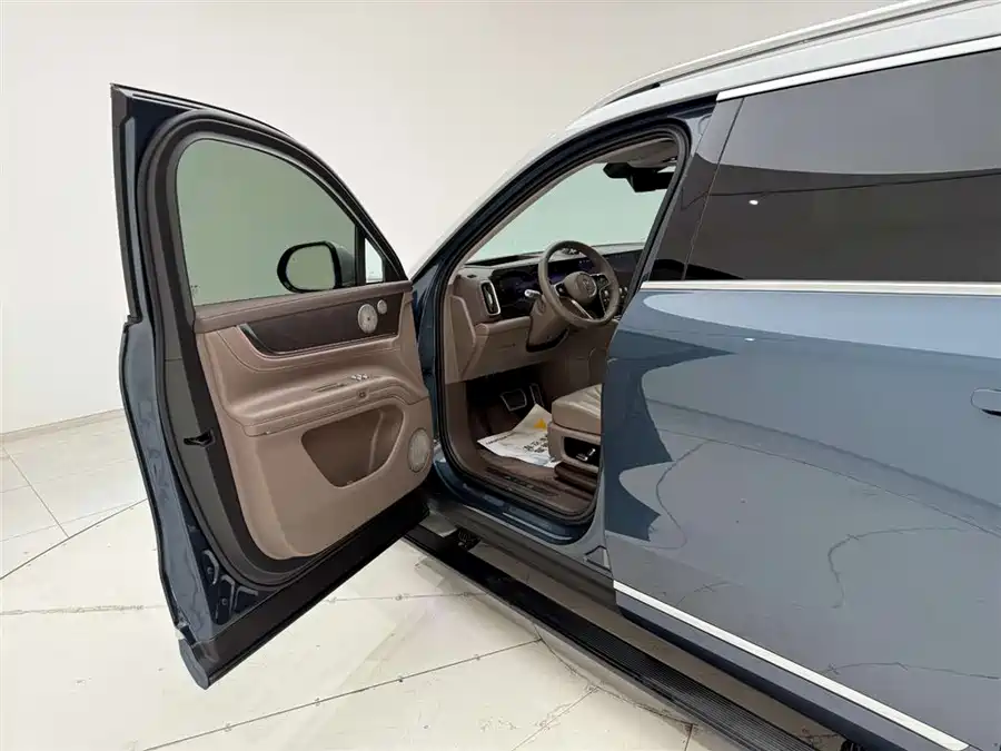 900x675_0_q87_c42_autohomecar__ChxpV2ke2eCAXM1dAAGJmgtejBE838.jpg.webp Used AITO M9 2024 extended range Ultra version 52kWh 5-seater version