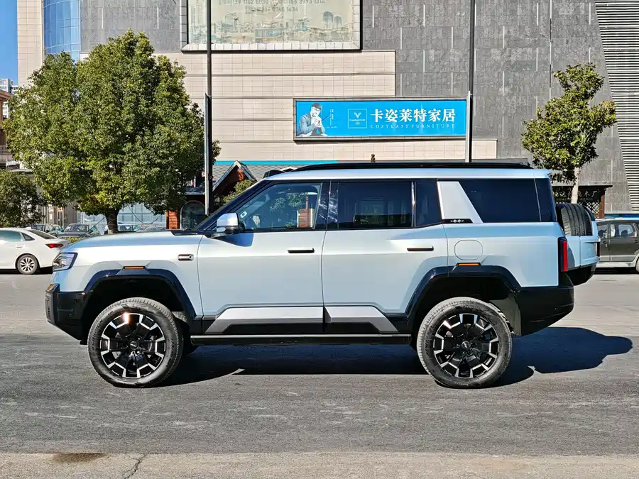 900x675_0_q87_c42_autohomecar__ChxpV2kf_wmAAXUSAAuRQBC2lHM882.jpg.webp Used BYD Leopard 8 2025 Zhiyong flagship version 6 seats