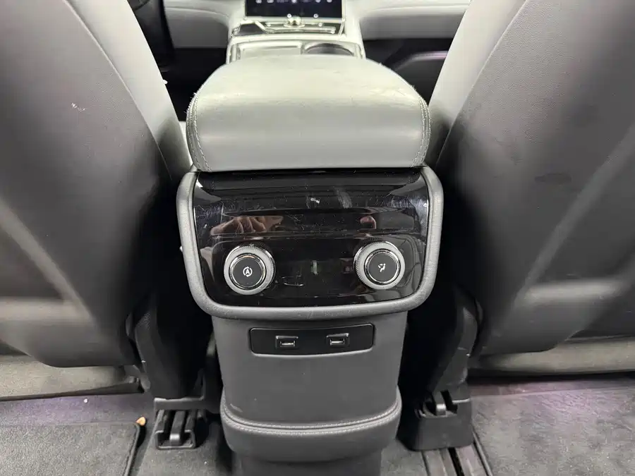 900x675_0_q87_c42_autohomecar__ChxpV2kieeCAKHvAAAeGPNXgIt8423.jpg.webp Used NIO ES8 2020 415KM Signature Edition Six-Seater Edition