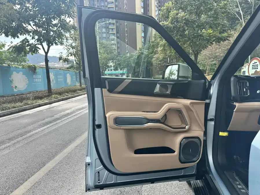 Used BYD Leopard 8 2025 Zhiyong flagship version 6 seats