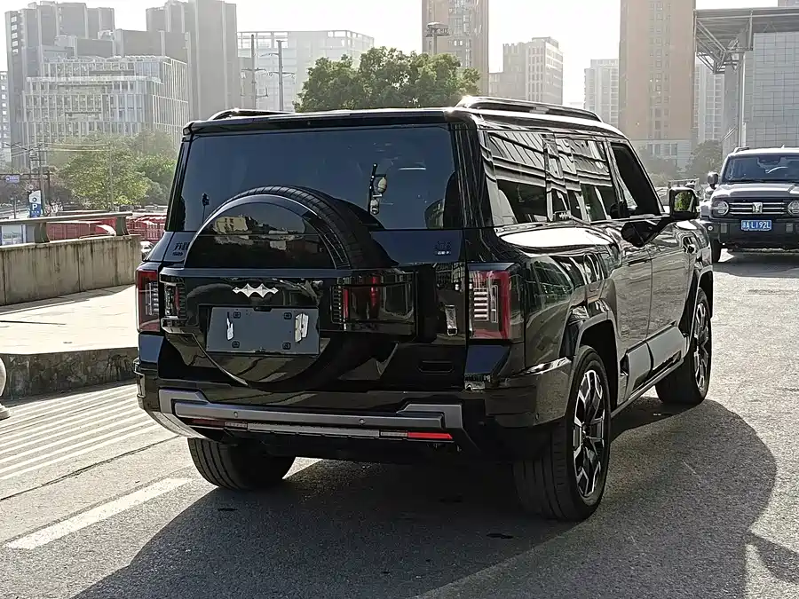 900x675_0_q87_c42_autohomecar__ChxpV2kmakOAStyuAAn0PTeCl9I927.jpg.webp Used BYD Leopard 8 2025 Zhiyong flagship version 7 seats