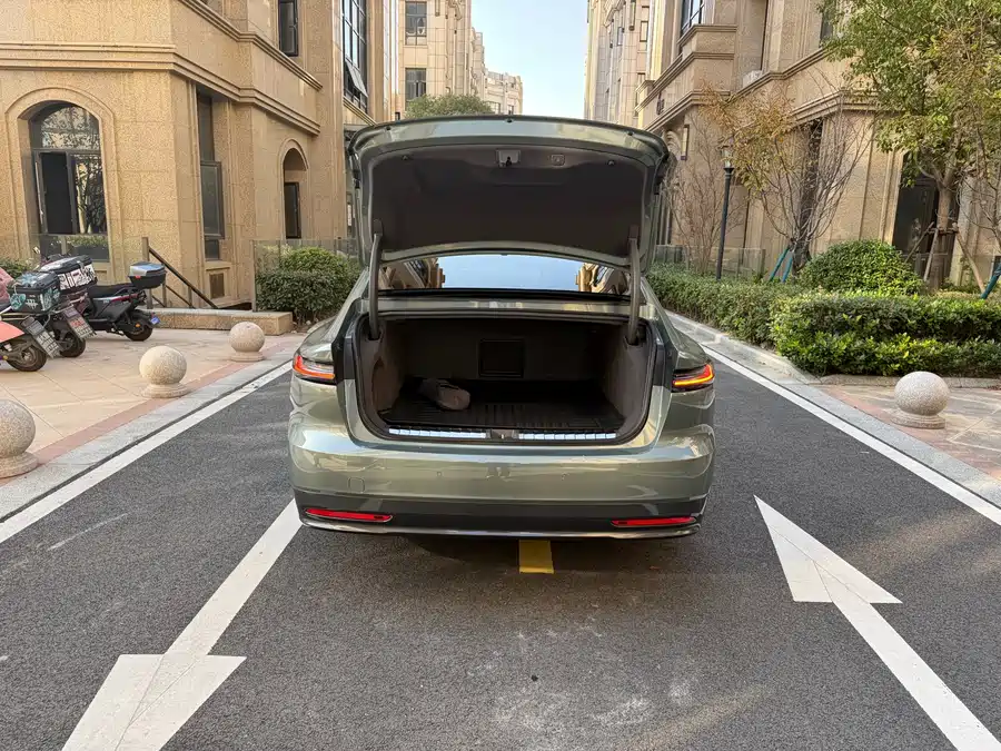 900x675_0_q87_c42_autohomecar__ChxpV2kmrneACLL3AA_NHd8qTVY925.jpg.webp Used NIO ET7 2022 model 100kWh first edition