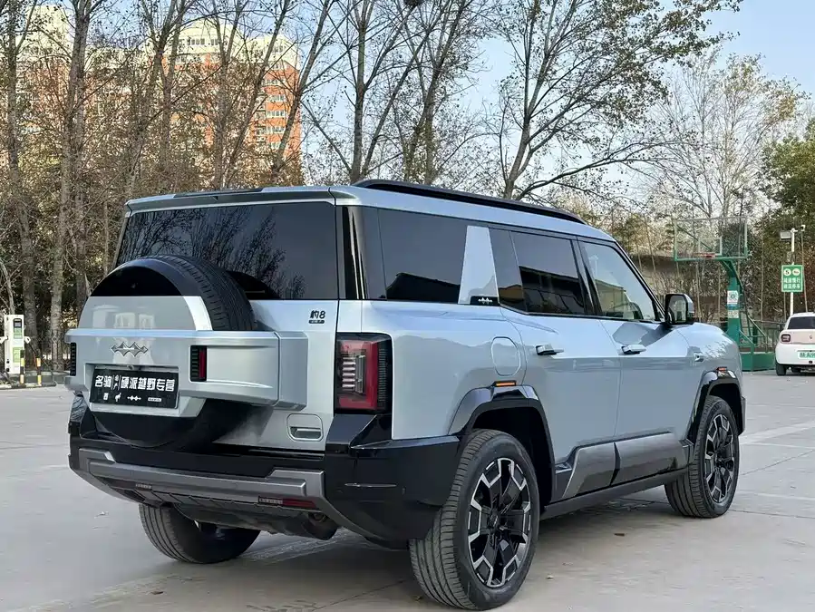 900x675_0_q87_c42_autohomecar__ChxpV2knqz2AHaNzAAelXuKXoNQ407.jpg.webp Used BYD Leopard 8 2025 Zhiyong Deluxe Edition 7 seats