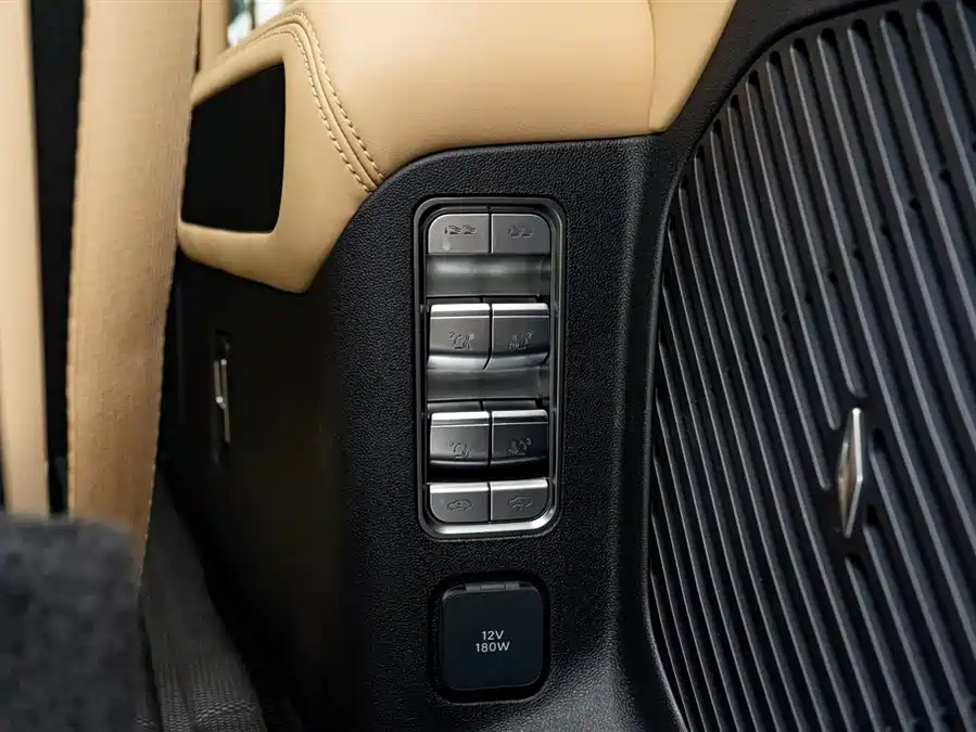 900x675_0_q87_c42_autohomecar__ChxpV2kqtSuAWpylAAHTthYX98Y189.jpg.webp Used BYD Leopard 8 2025 Zhiyong flagship version 7 seats