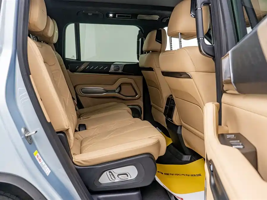 900x675_0_q87_c42_autohomecar__ChxpV2kqtSuAdzauAAGRcgg7_eI771.jpg.webp Used BYD Leopard 8 2025 Zhiyong flagship version 7 seats