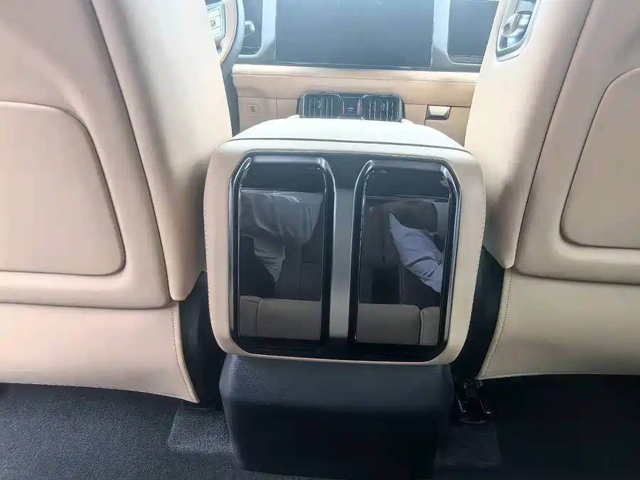 900x675_0_q87_c42_autohomecar__ChxpV2kv2kGAIveeAAH5r2YDX8A045.jpg.webp Used BYD Leopard 8 2025 Zhiyong flagship version 7 seats